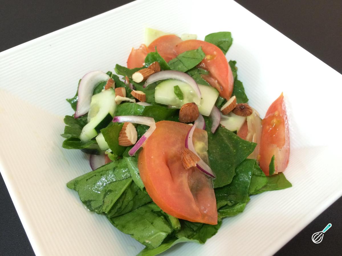 Receita de Salada de espinafre e tomate
