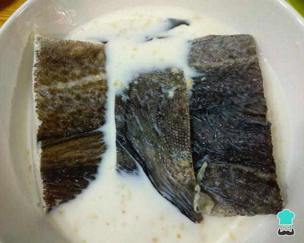 Receita de Bacalhau cremoso no forno com batatas - Passo 1