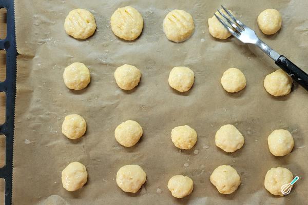 Receita de Biscoito de polvilho com farinha de trigo - Passo 7