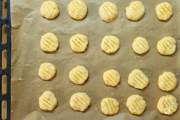 Receita de Biscoito de polvilho com farinha de trigo - Passo 8