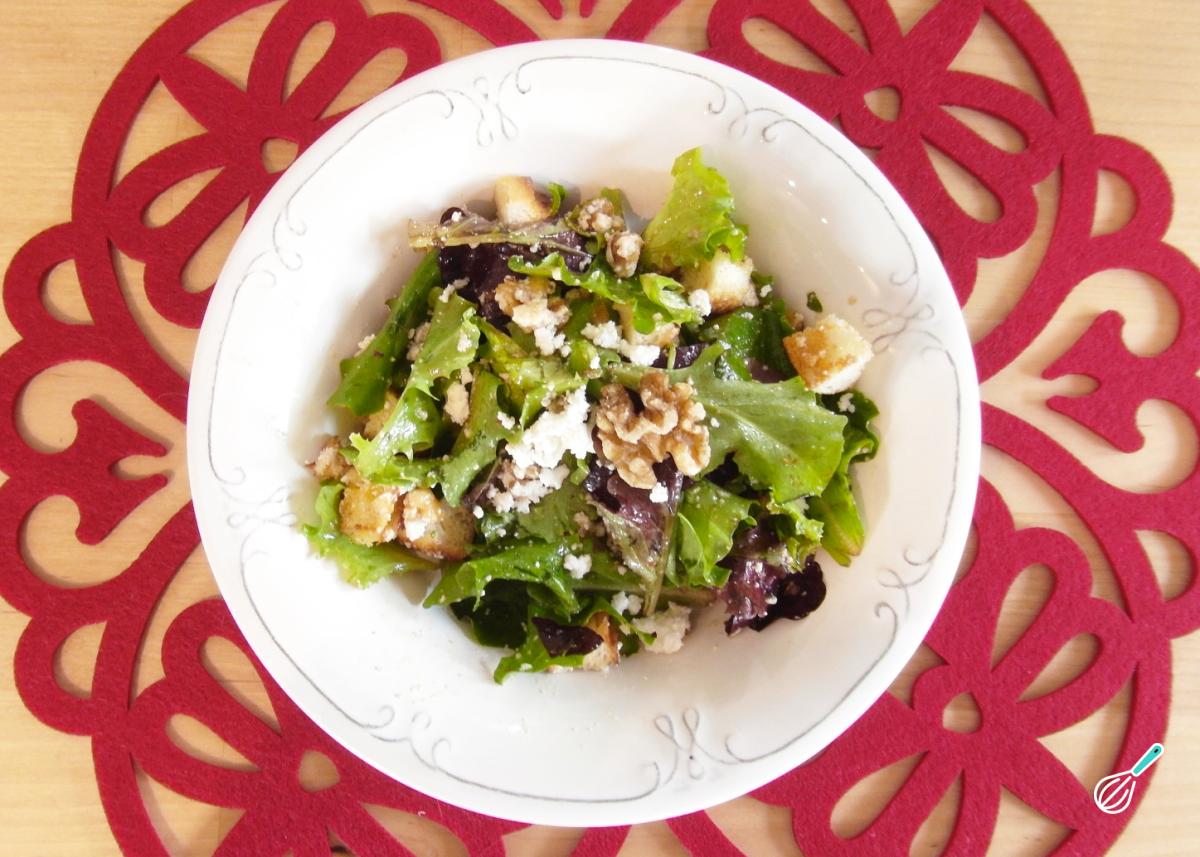 Receita de Salada de queijo de cabra com mel e nozes