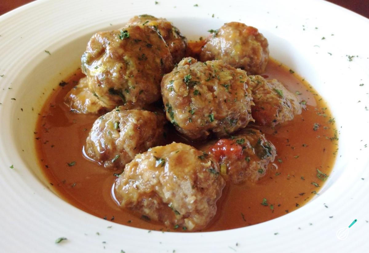 Receita de Almôndegas no forno com molho de tomate