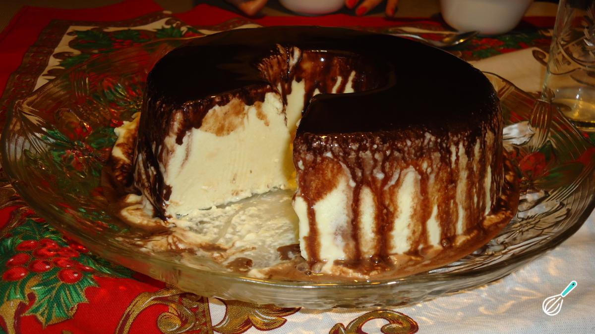 Receita de Pudim gelado com calda de chocolate
