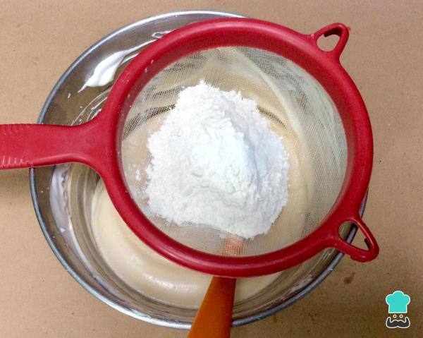 Receita de Rocambole de doce de leite - Passo 2