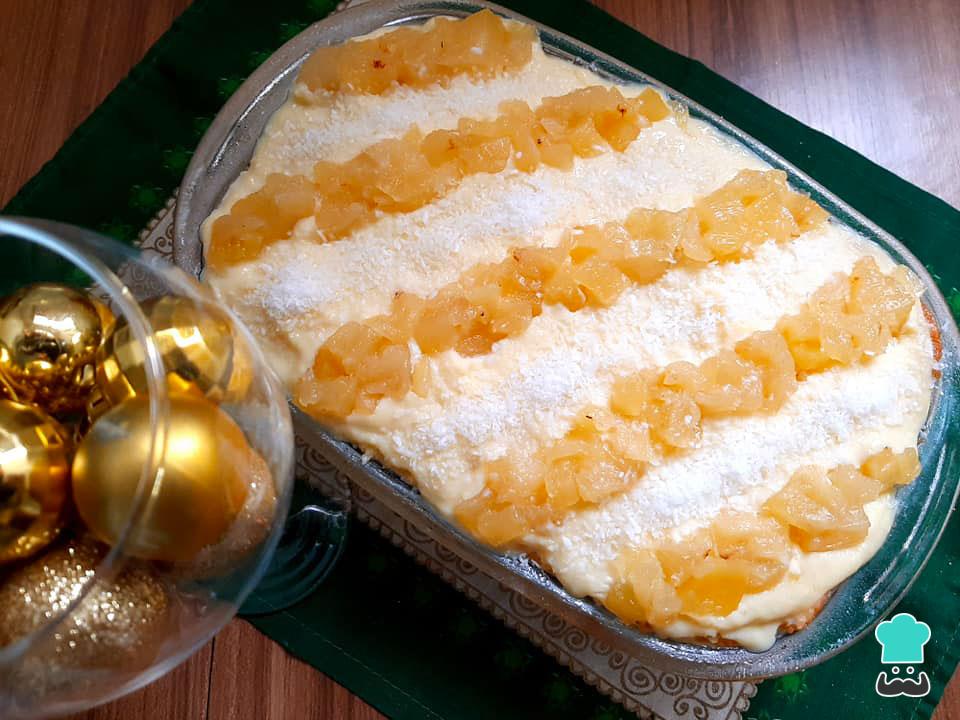 Pavê de abacaxi com bolo de coco: perfeito para as festas de fim de ano!
