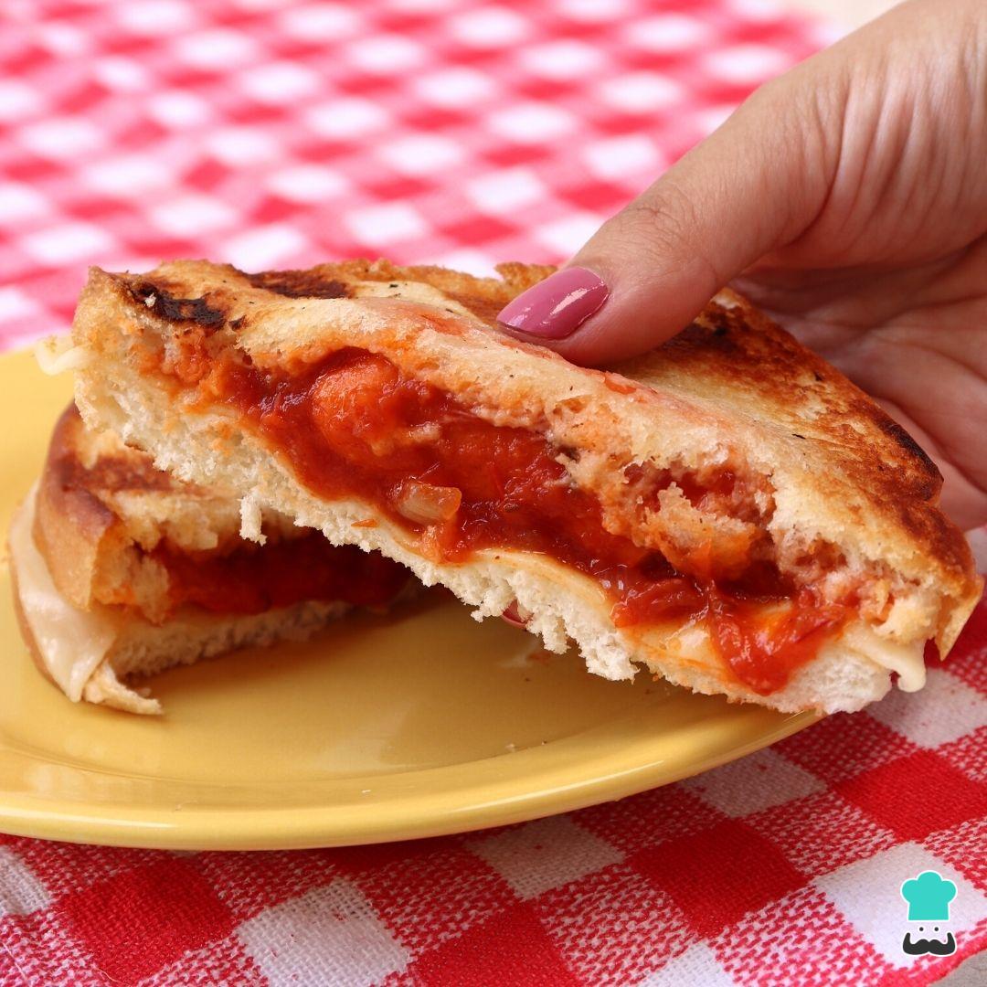 Cachorro Quente Brasileiro Com Pão Batata Palha Ketchup Maionese