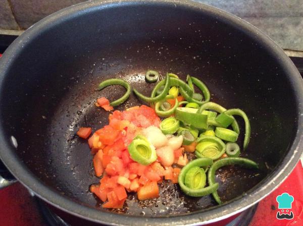 Receita de Merluza com molho de tomate - Passo 4