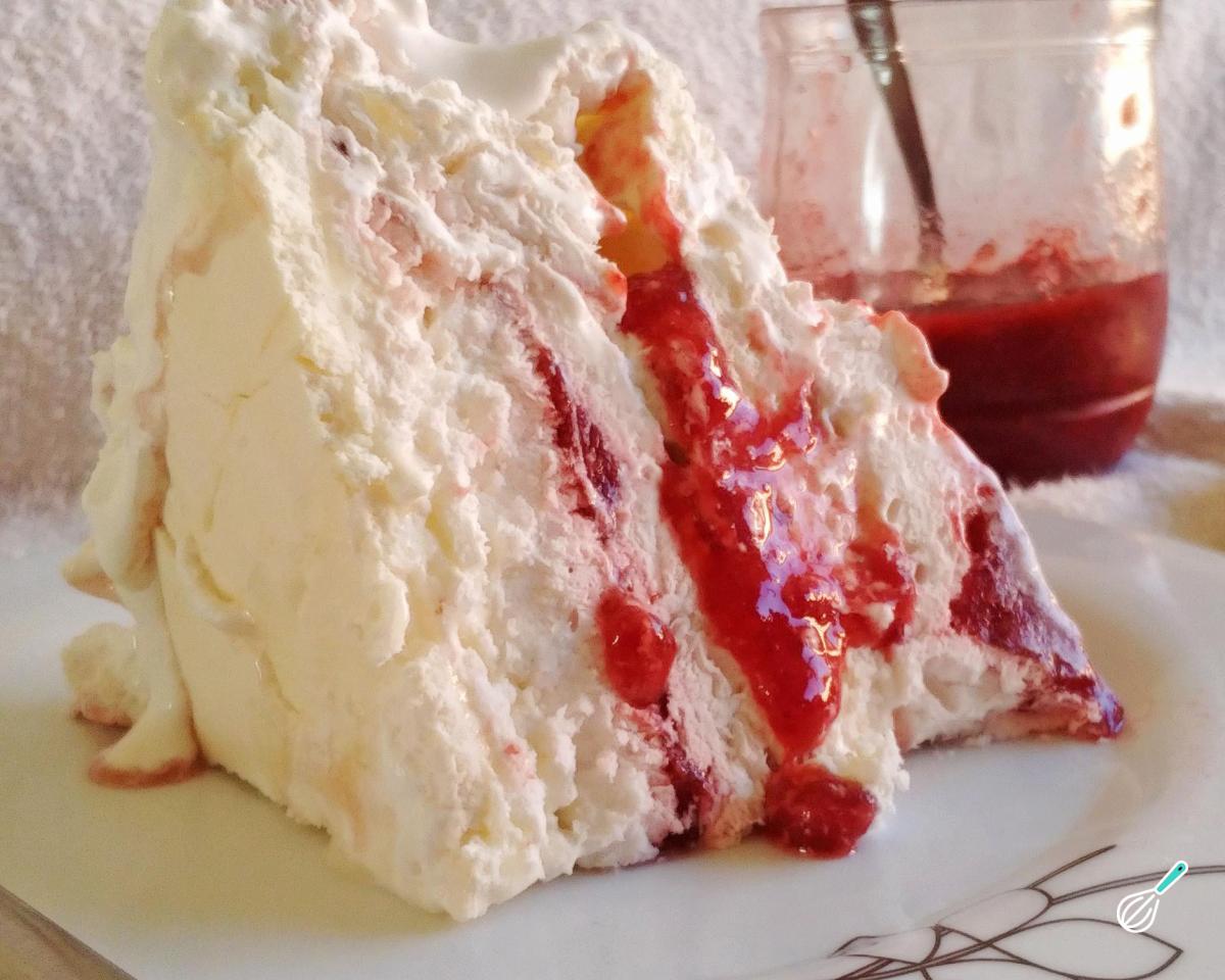 Receita de Torta de morango com chantilly