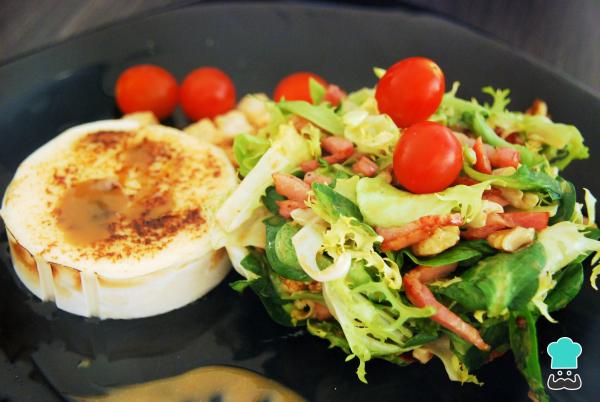 Receita de Salada com queijo de cabra e bacon