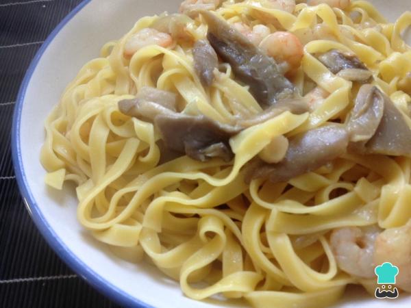 Receita de Macarrão talharim com cogumelos e camarão