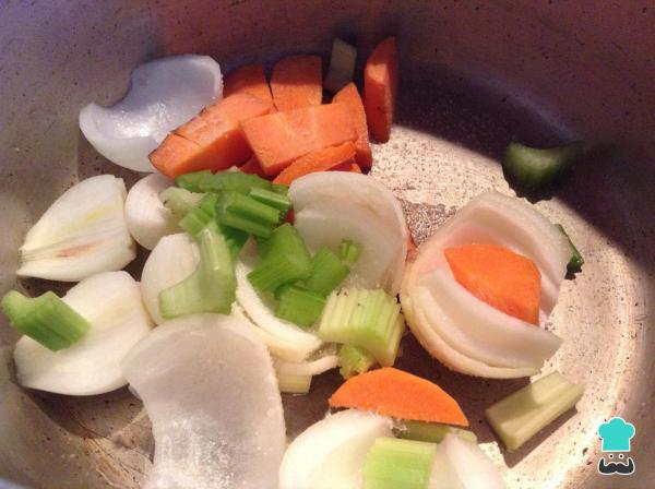 Receita de Caldo de legumes e frango - Passo 2