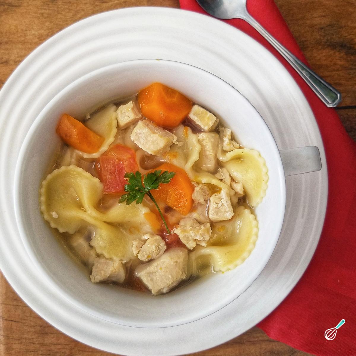Receita de Sopa de macarrão com frango na panela de pressão simples