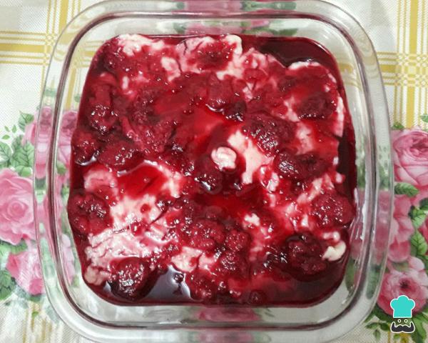 Receita de Torta de biscoito maizena gelada