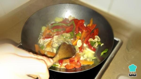 Receita de Frango com legumes na wok - Passo 3