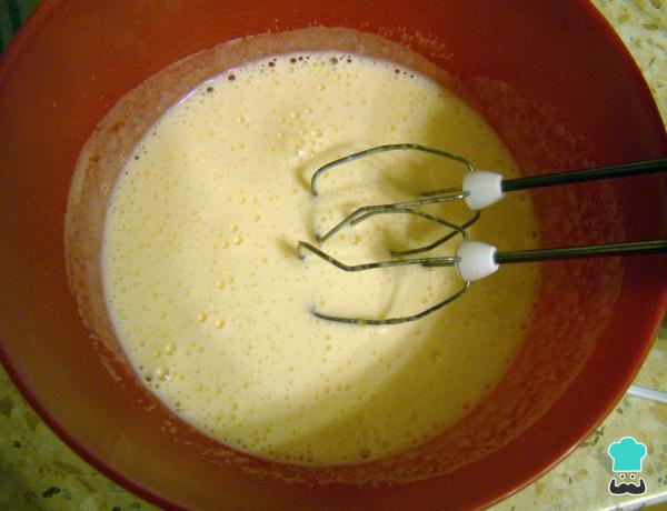 Receita de Bolo de leite em pó recheado - Passo 1