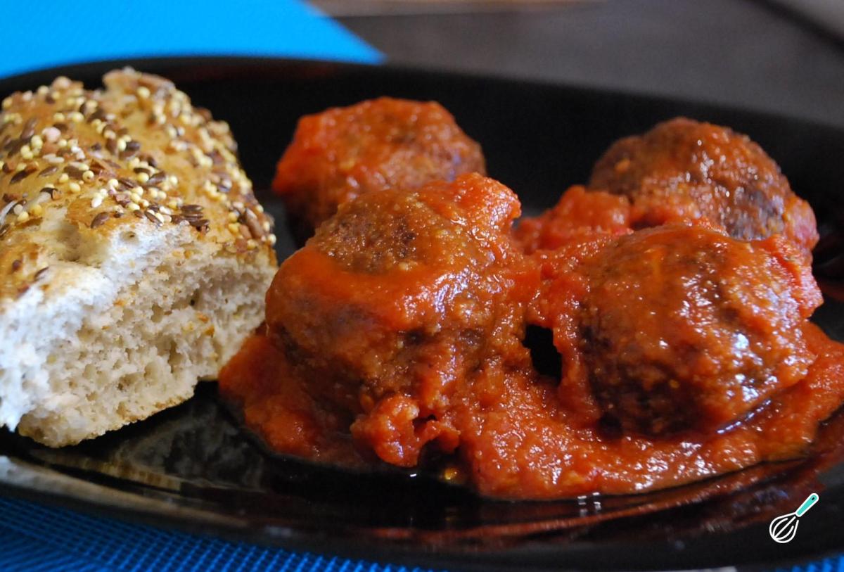 Receita de Almôndegas fritas com molho de tomate