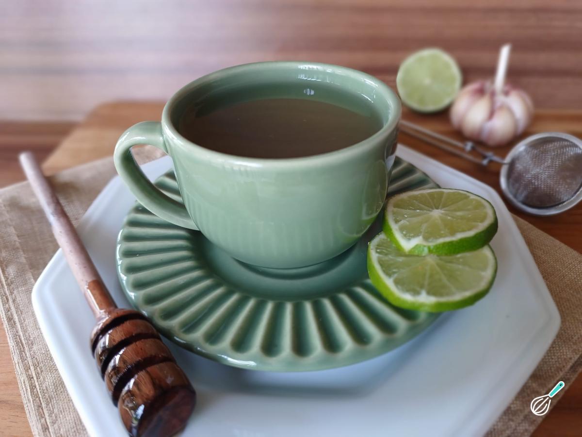 Chá de limão, mel e alho