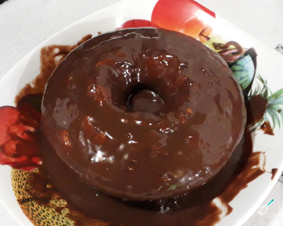 Receita de Bolo de cenoura com cobertura de chocolate cremosa