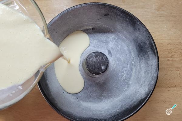 Receita de Bolo liso com leite condensado - Passo 4