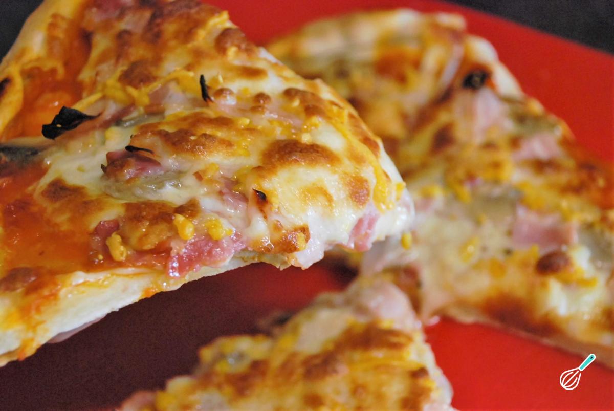 Receita de Pizza com cogumelos e bacon