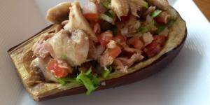 Berinjela recheada com salada de atum