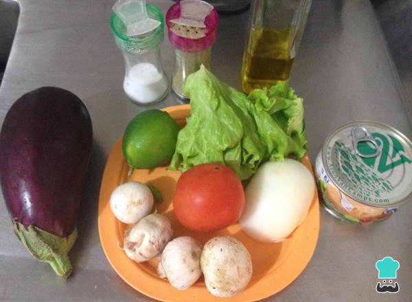 Receita de Berinjela recheada com salada de atum - Passo 1