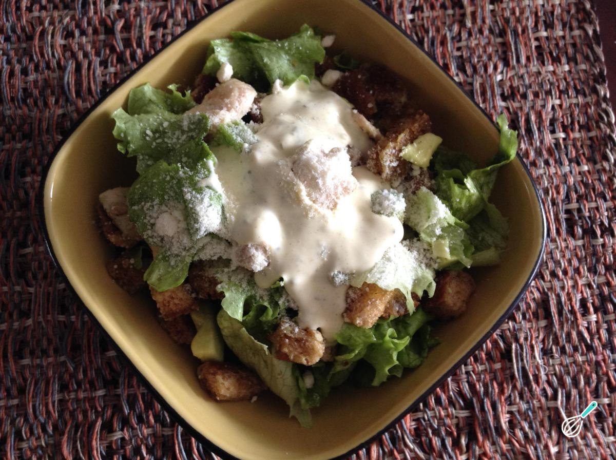 Receita de Salada Caesar caseira com frango