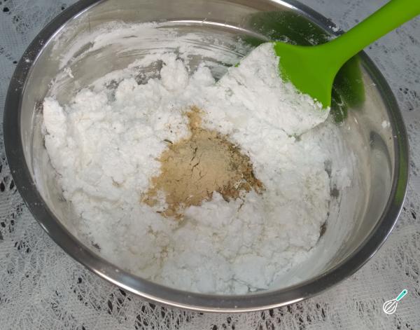 Mistura de polvilho com líquidos quentes