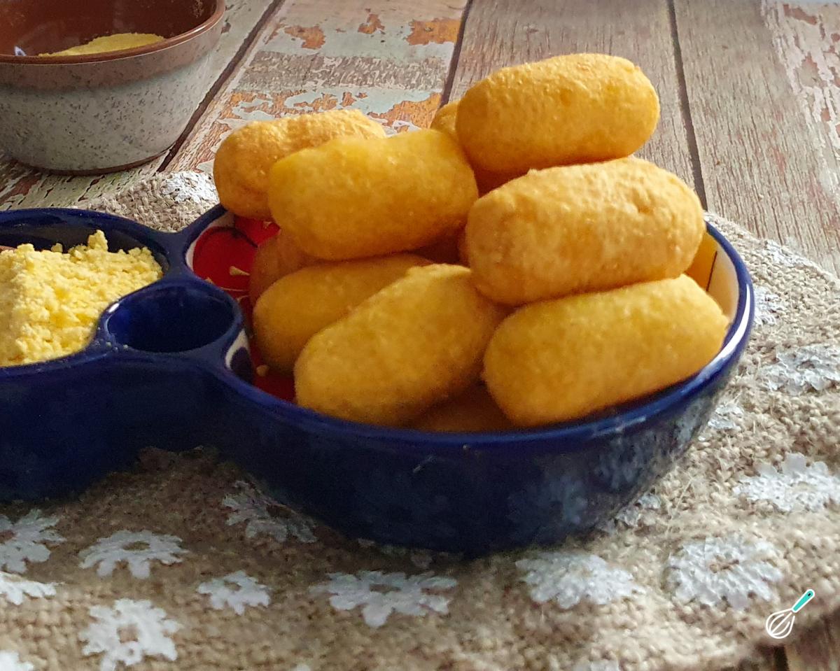 Receita de Bolinho de farinha de milho frito