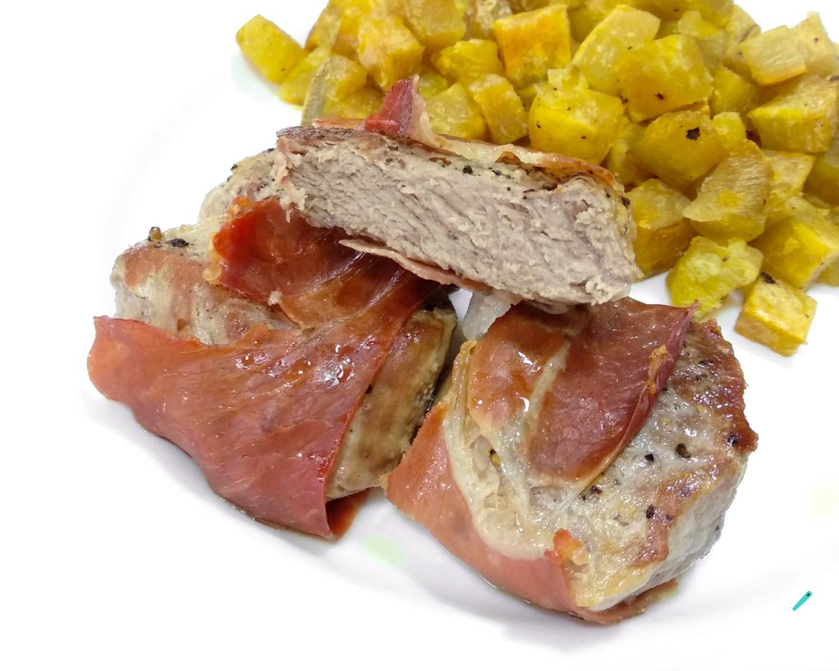 Receita de Medalhão de porco com bacon assado