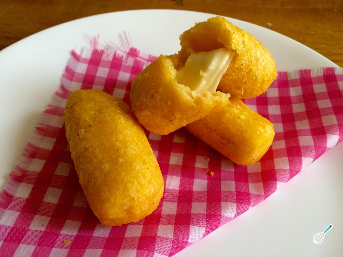 Receita de Bolinho de polenta recheado com queijo