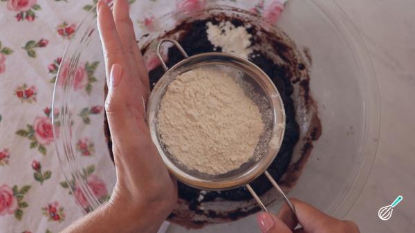 Receita de Bolo de chocolate com 1 ovo - Passo 6