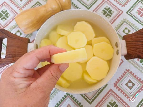 Receita de Batata com frango desfiado - Passo 2
