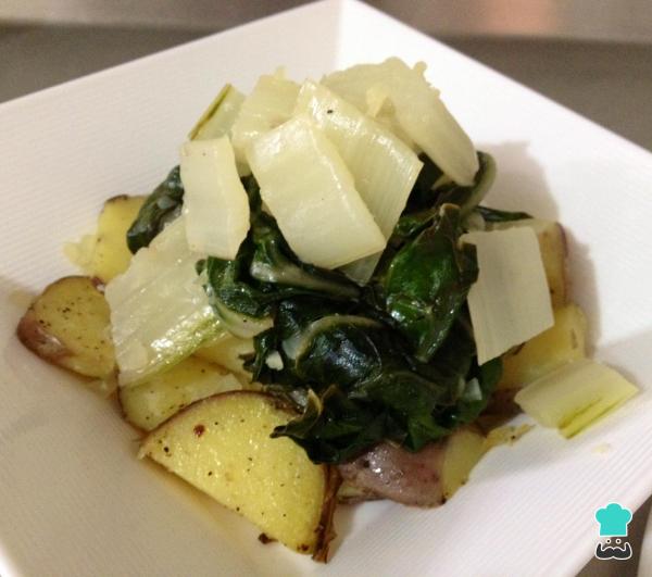 Receita de Salada quente de acelga com batatas