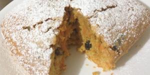 Bolo de cenoura e passas