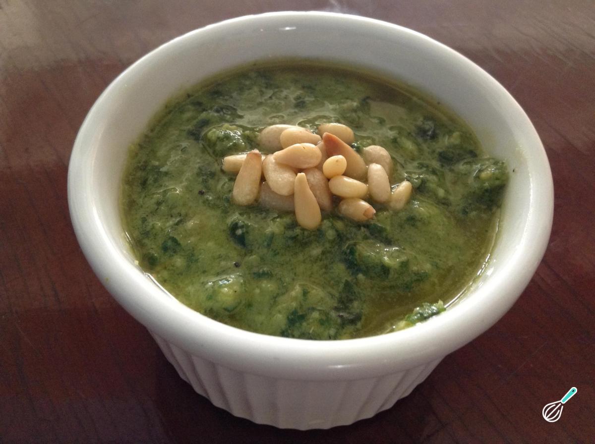 Receita de Molho pesto com pinhões