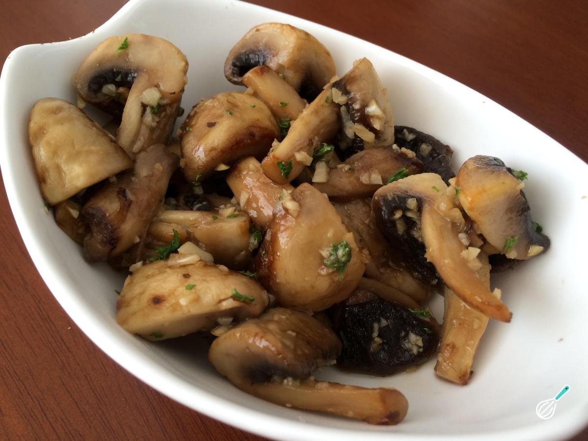 Receita de Cogumelos salteados com alho e salsa