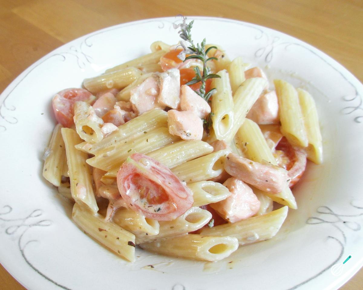 Receita de Macarrão com salmão e creme de leite