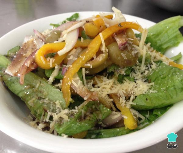 Receita de Salada italiana com vinagrete de manjericão