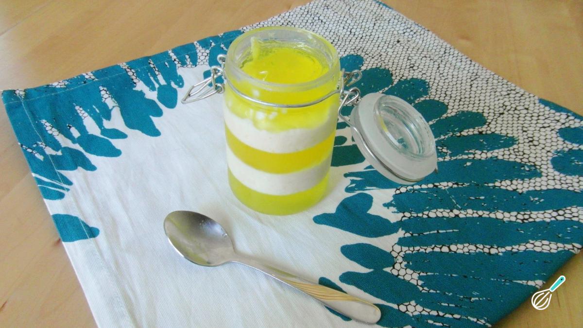 Receita de Gelatina bicolor com creme de iogurte