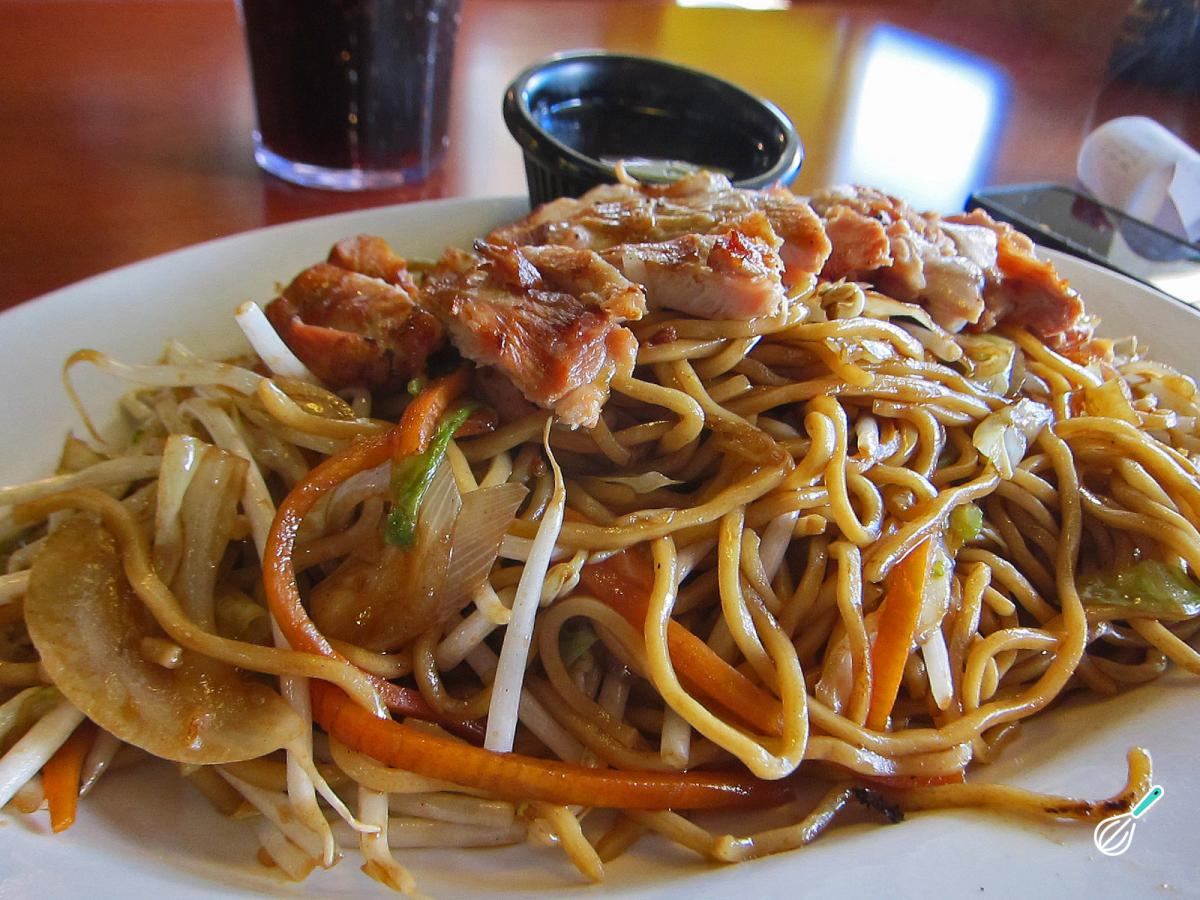 Receita de Yakissoba de carne, frango e legumes