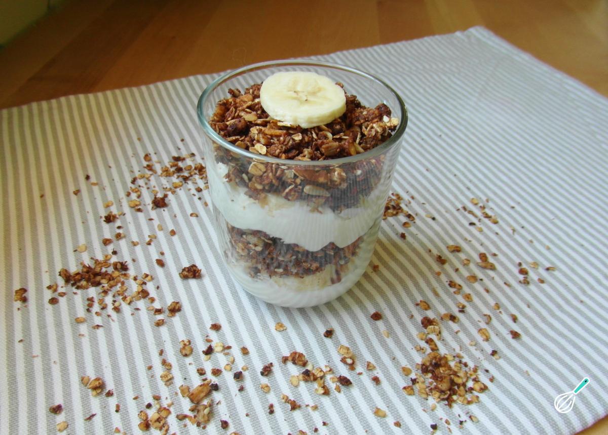 Receita de Parfait de iogurte com frutas e granola