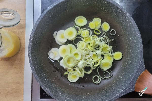 Receita de Patê de alho poró com cream cheese - Passo 2