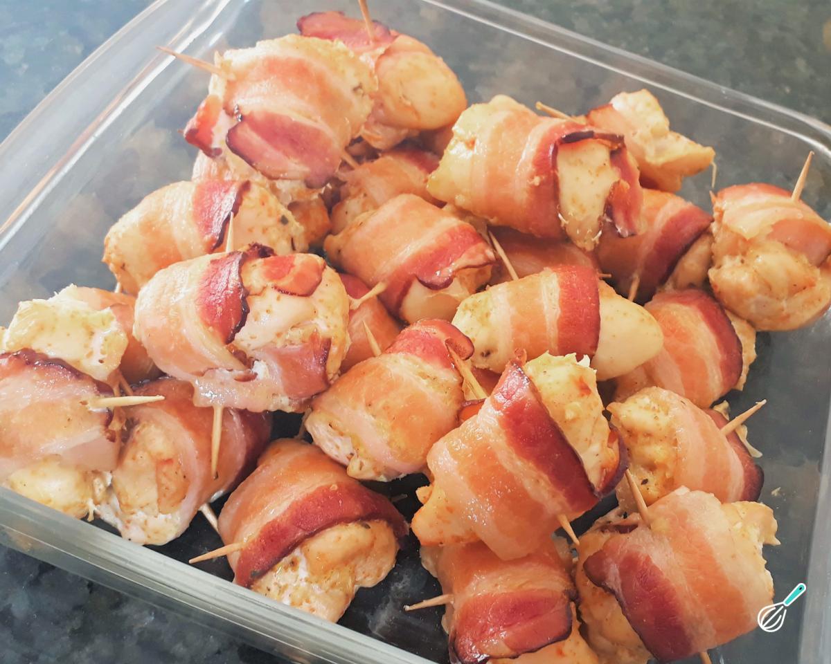 Receita de Medalhão de frango com bacon assado