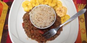 Arroz com lentilhas e calabresa