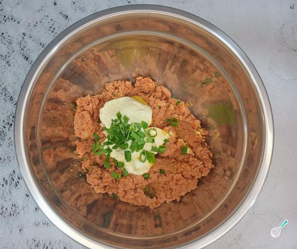 Finalizando o Patê de salsicha simples