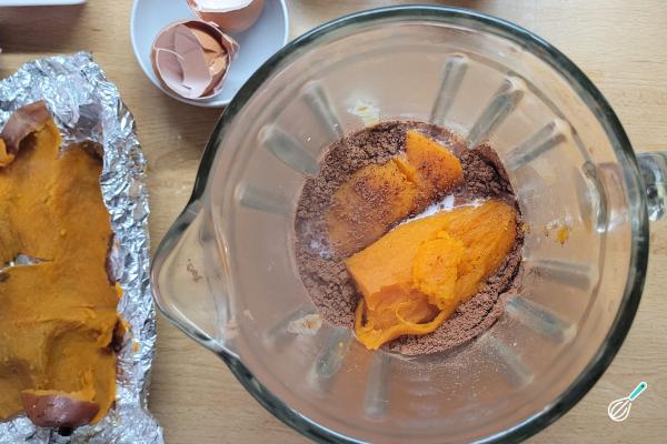 Receita de Bolo de chocolate fit de liquidificador - Passo 5