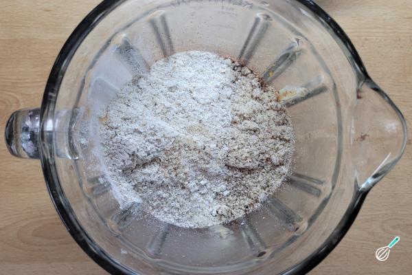 Receita de Bolo de chocolate fit de liquidificador - Passo 7