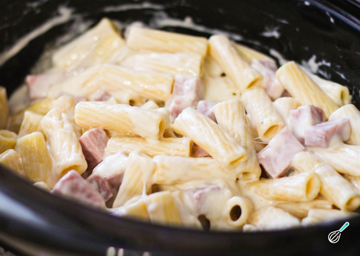 Receita de Macarrão de panela de pressão com queijo e presunto