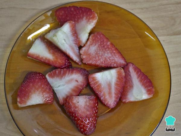 Receita de Torta de chocolate com morango - Passo 2